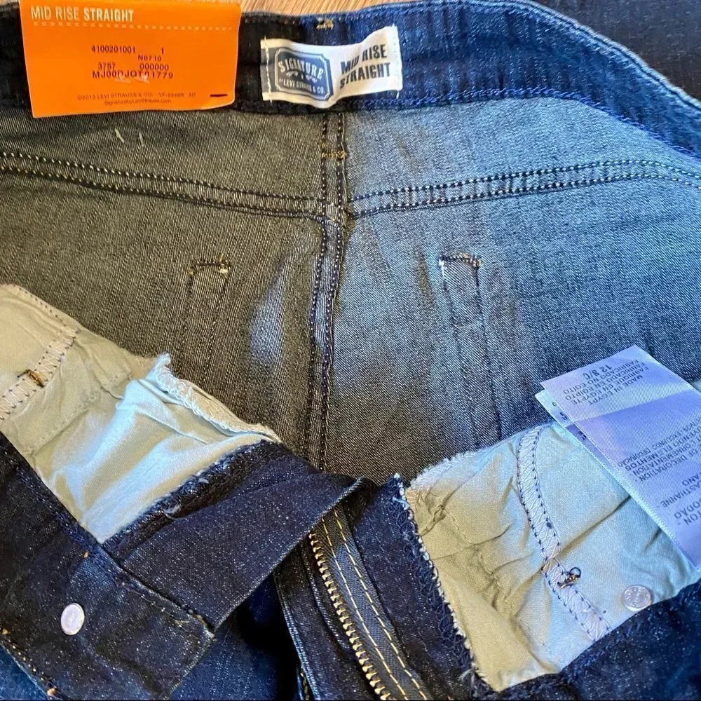 SIGNATURE by LEVI STRAUSS & CO MID RISE STRAIGHT JEANS 12 S NWT